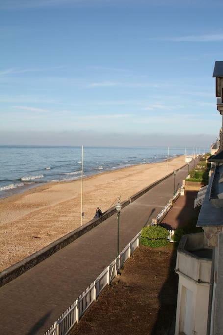 On The Beach Saint-Aubin-Sur-Mer  Exterior photo